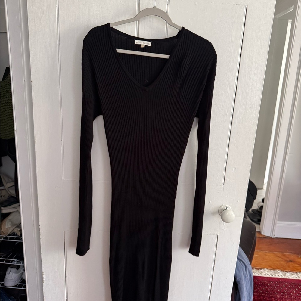 Black Ribbed V-Neck Long Sleeve Dress
